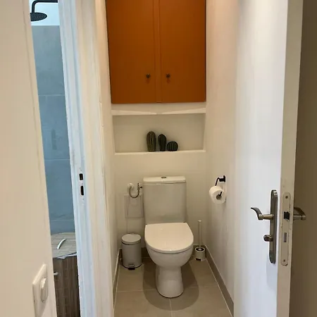 Daire T1 En Centre-ville De Juan Les Pins *