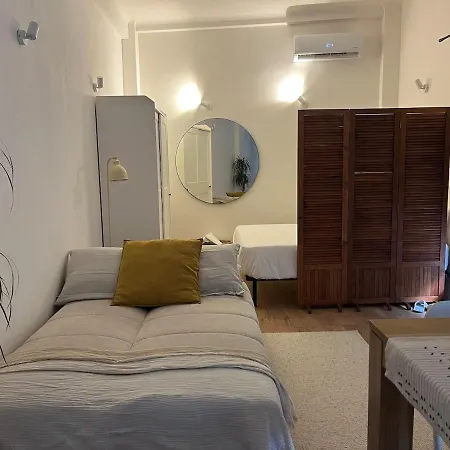 Daire T1 En Centre-ville De Juan Les Pins *